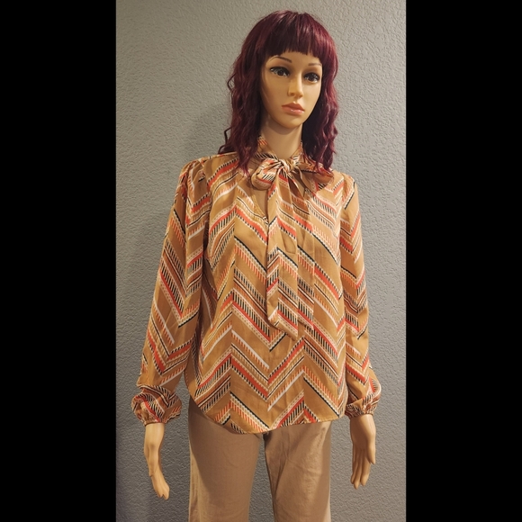 Retro Pussybow Blouse - Picture 14 of 16